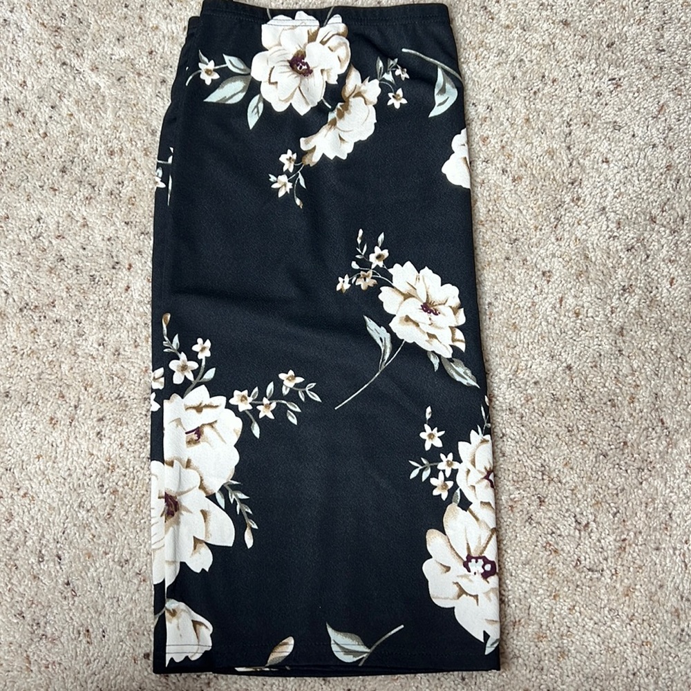 Black and white floral pencil skirt never worn